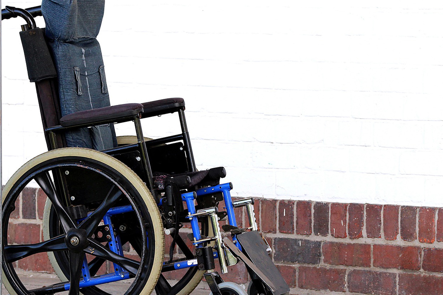 Dieses Bild zeigt einen elektrischen Rollstuhl